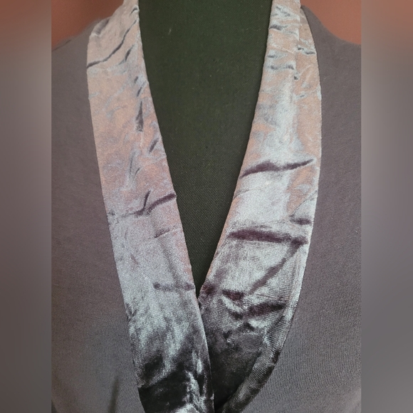 NWOT Soft, Comfortable Robe, Never Worn - Picture 3 of 8